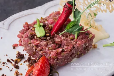 Тар-Тар з яловичини з соусом Чілі-Гарлік Wine&Meat undefined фото