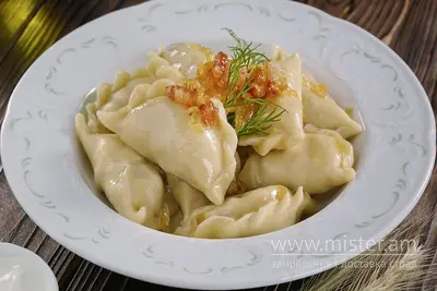 Вареники з картоплею, шкварками та сметаною Malina undefined фото
