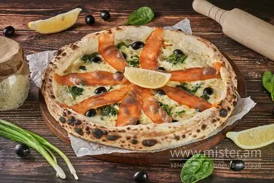 Піца на заквасці "З лососем" 30 см Treba Pizza undefined фото