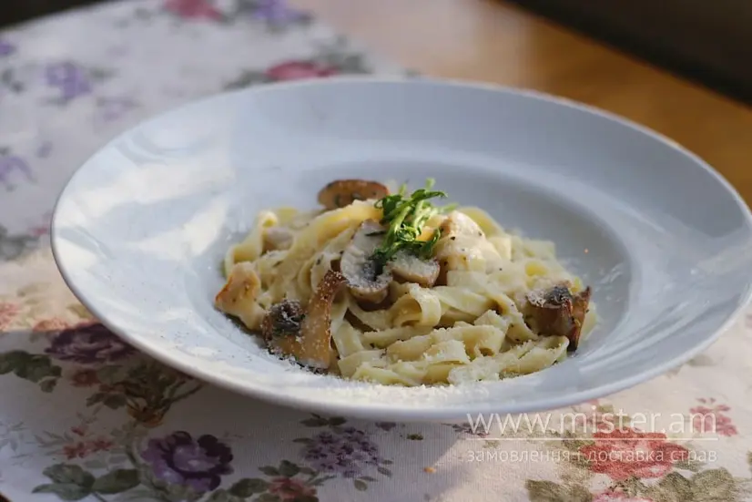 Тальятеллі з куркою та печерицями - "Peperoni" в Чернігові фото