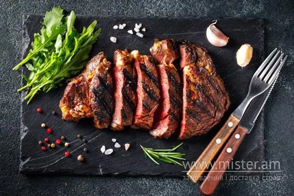 Стейк свинячий з пряним маслом - "Марконі" в Чернігові фото 