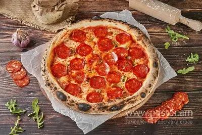 Піца на заквасці "Папероні" 30 см Treba Pizza undefined фото