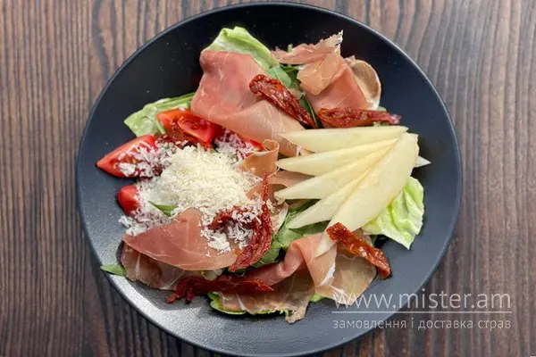 Салат з прошутто - "Sushi-Pizza by La Spezia (вул.Харківська, 5/1)" в Сумах фото