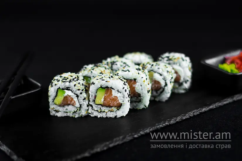 Рол "Філадельфія" з лососем в кунжуті - "Sushi-Pizza by La Spezia (вул.Харківська, 5/1)" в Сумах фото