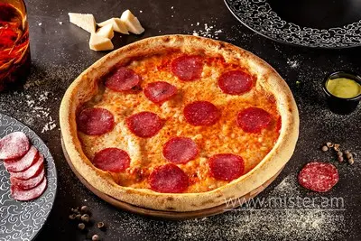 Піца "Салямі" 32 см Treba Pizza undefined фото