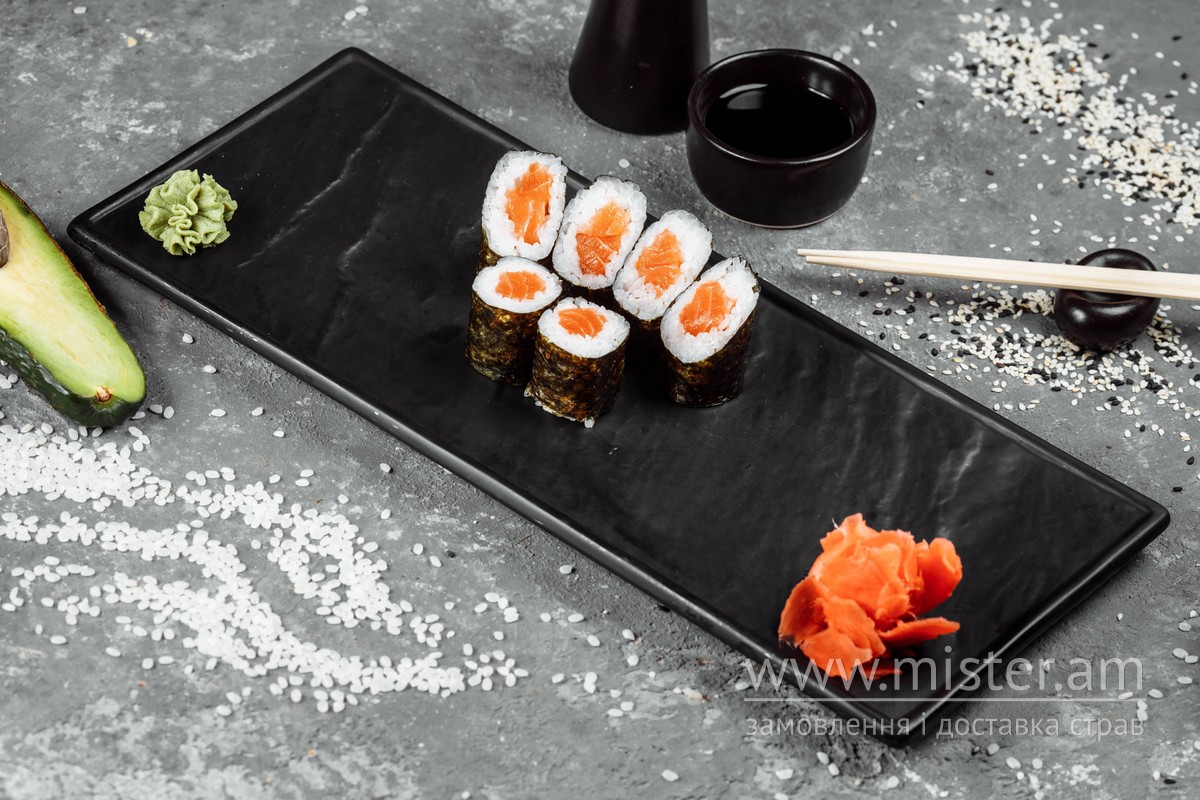 Makio Hasuike コスメティックミラー　プラスチック　スペースエイジ Макі з лососем | AVO (Мстиславська) Чернігів. Меню, замовлення і