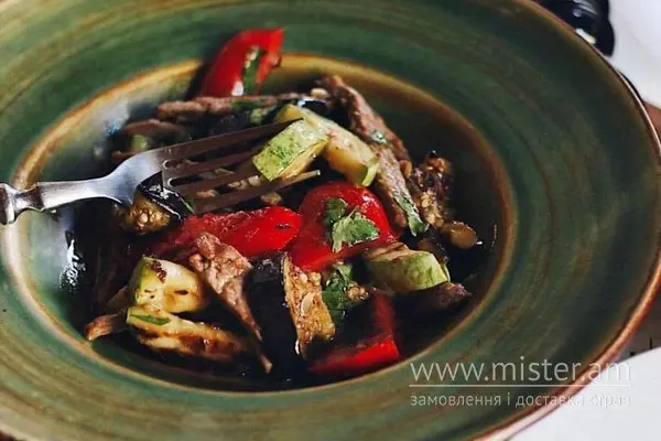 Теплий салат з телятиною та овочами гриль - "Pasta Basta" в Чернігові фото 