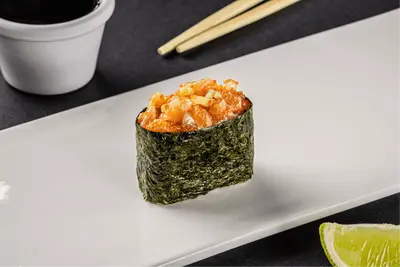 Гункан суші з лососем TREBA Pizza & Sushi undefined фото