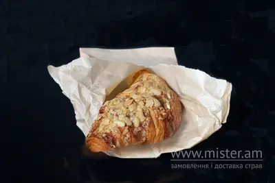 Круасан з мигдалевим кремом BAR 11 undefined фото