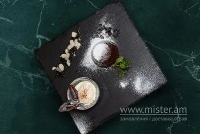 Шоколадний фондан  з морозивом Cleo Rest undefined фото